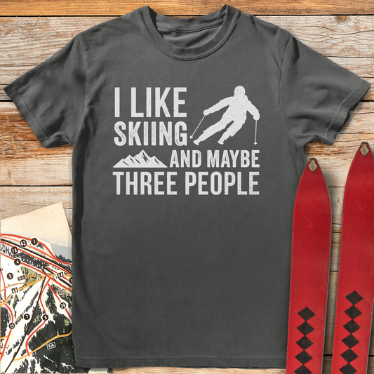 738 Thee People Skiing White - Pepper